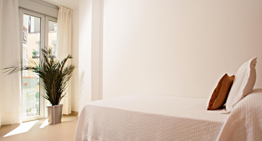 Urbanliving Fajardo Apartment Malaga Room photo